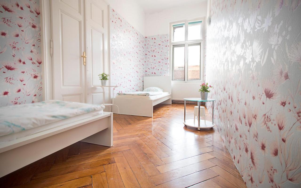 Guesthouse Centar 2 Zagreb Bagian luar foto