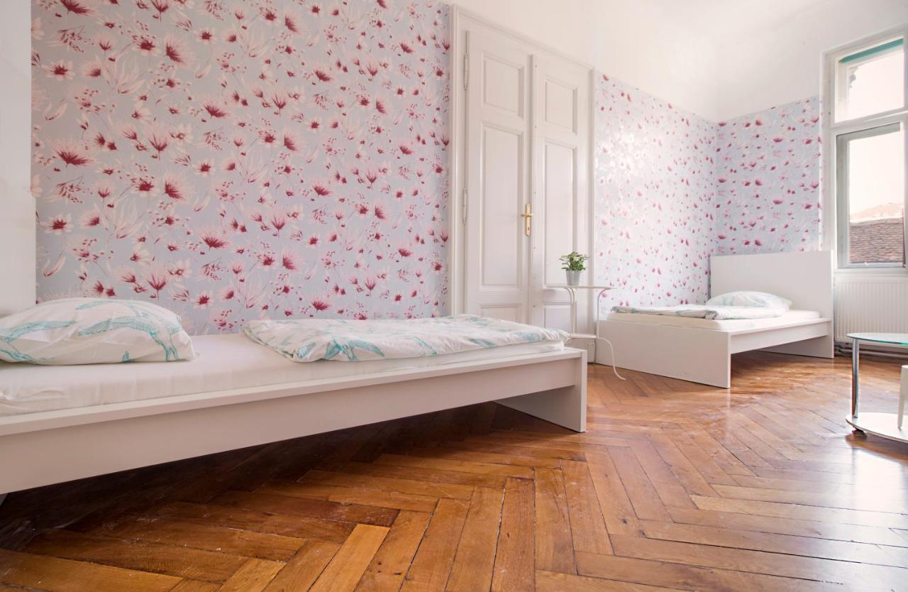 Guesthouse Centar 2 Zagreb Bagian luar foto