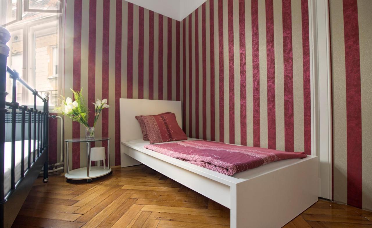 Guesthouse Centar 2 Zagreb Bagian luar foto