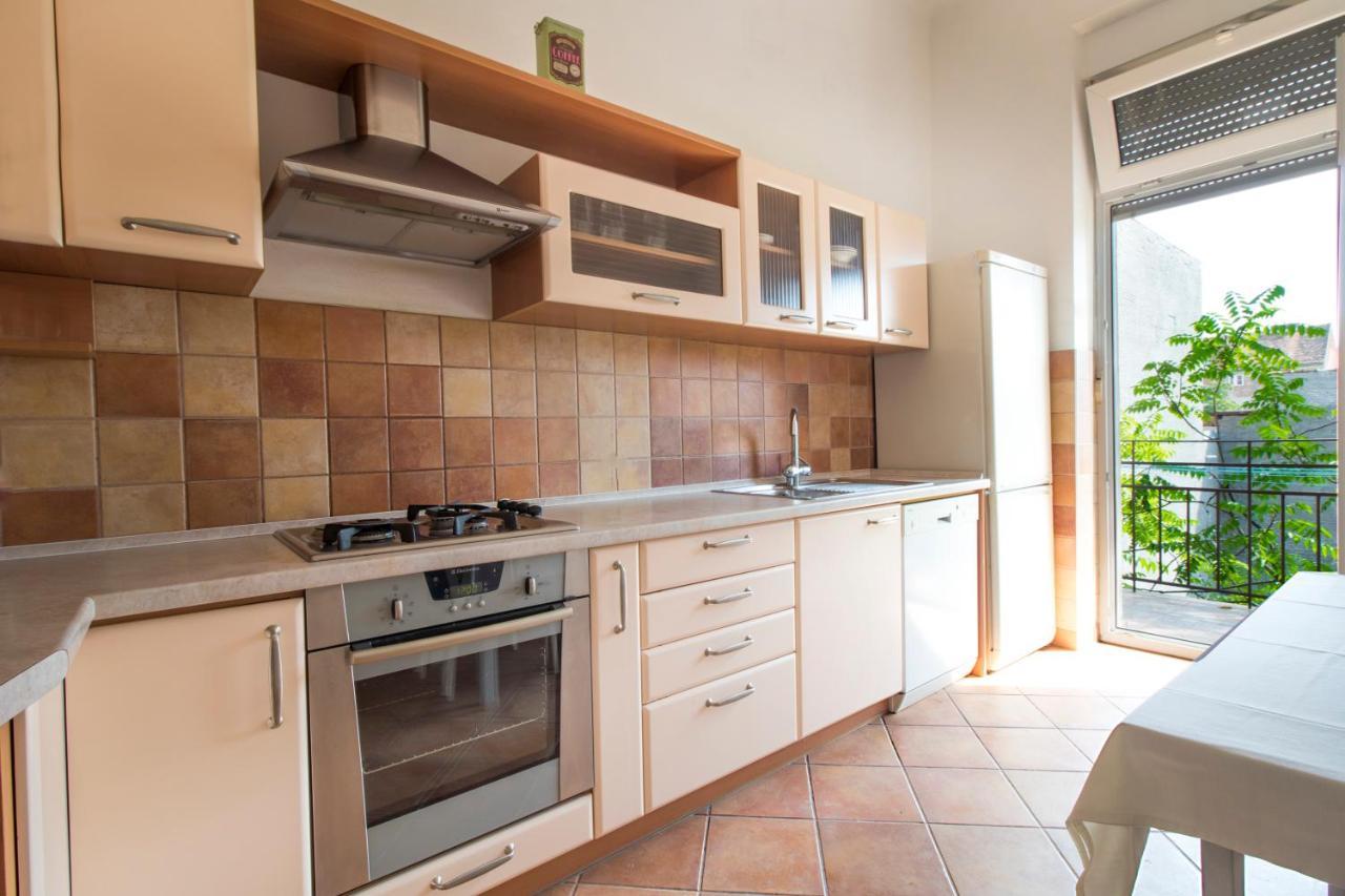 Guesthouse Centar 2 Zagreb Bagian luar foto